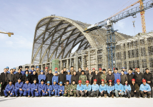 張高麗黃興國看望節(jié)日期間堅守一線的干部職工