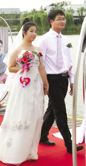 大學(xué)生村官郭帥阮江南創(chuàng)業(yè)中收獲愛(ài)情（組圖）