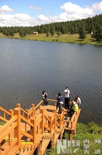 草原秀色入畫(huà)來(lái)