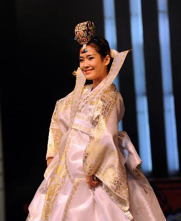 多彩的少數民族服裝