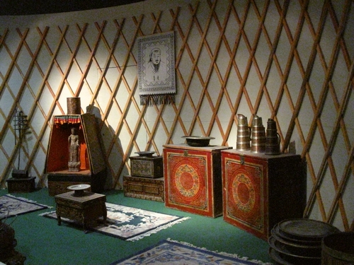 網絡媒體看內蒙古活動走進科爾沁博物館。