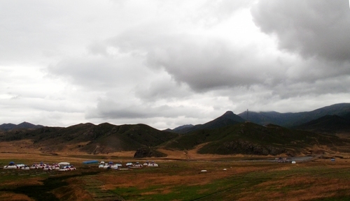 扎魯特山地草原風光