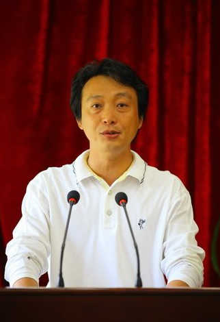 全國網媒游昌江：工業、旅游發展兩不誤的典范