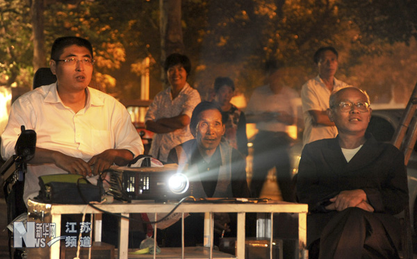 徐州殘疾人陳保民:多年義務為居民放電影