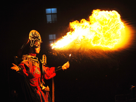 弘揚傳統文化 豫劇“唱”進校園