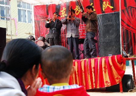 河南潢川農民自辦樂隊豐富文化生活
