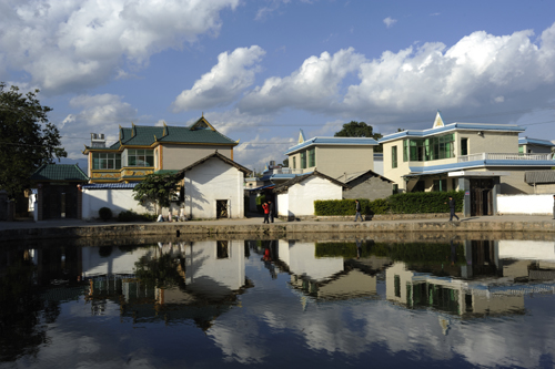 云南臨滄：農民樂享新家園