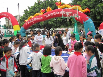 廣西加快發展青少年科學工作室