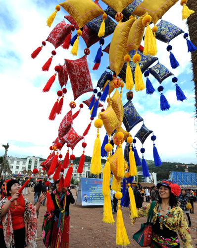 中老越三國丟包狂歡節在云南江城閉幕