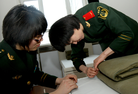 克拉瑪依：“90后”女兵大學生寒冬訓練忙