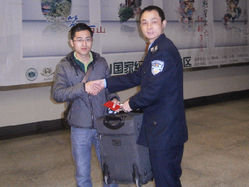 昆鐵乘警找回旅客行李受贊譽