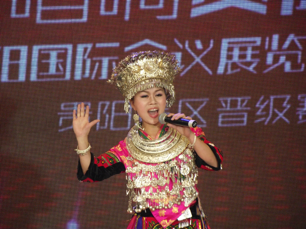 朵久央：用歌聲回答“苗鄉美”