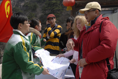 黃山春意濃，清明踏青熱