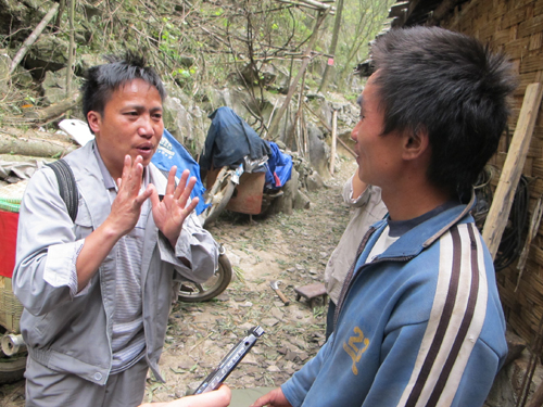 貴州：大山深處的“背篼干部”