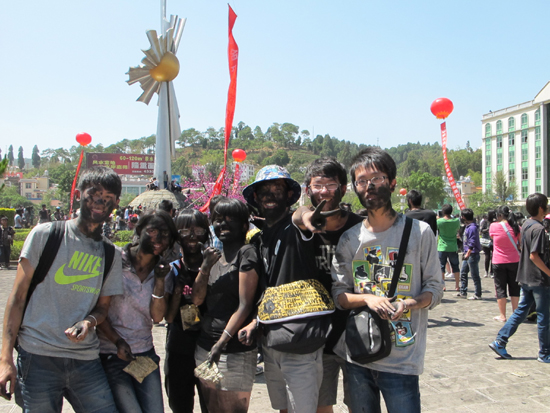 千余對(duì)雙胞相聚云南墨江