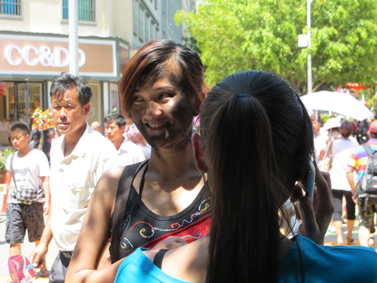 千余對(duì)雙胞相聚云南墨江