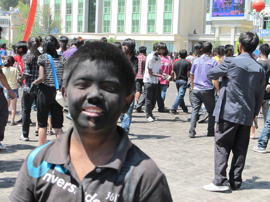 千余對(duì)雙胞相聚云南墨江