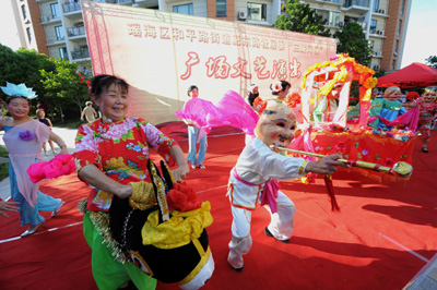 文藝進(jìn)社區(qū)“送文明”