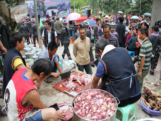 昆明東川三百余布依歡慶蛇節
