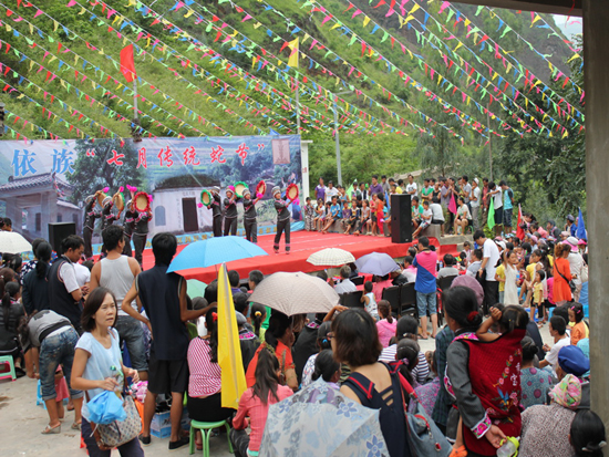 昆明東川三百余布依歡慶蛇節