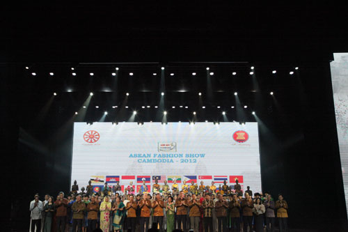 《吳哥的微笑》震撼東盟10+3經(jīng)濟(jì)部長會(huì)議