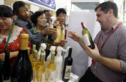 貴州民族酒文化讓參觀者陶醉