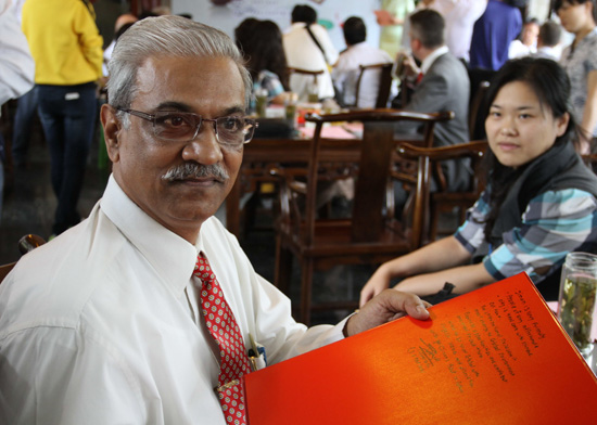 外國人在濟南感受泉水魅力