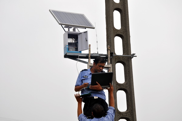 民警老鄧小發(fā)明 解決防控大難題