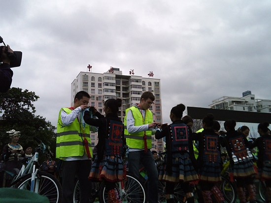 “中國綠手帕全球公益巡演”荔波啟航