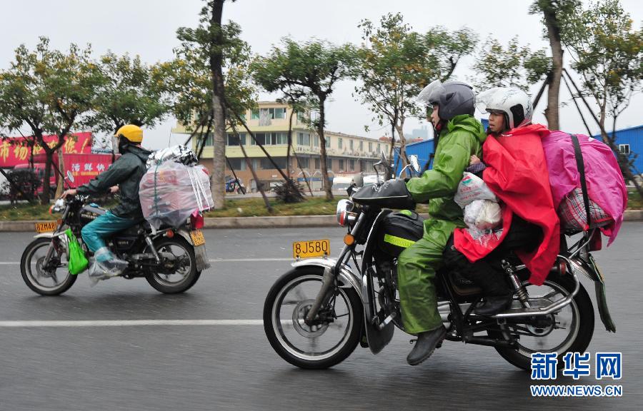 新春走基層:鐵騎大軍溫馨返鄉