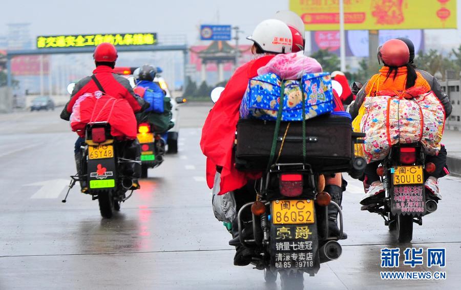 新春走基層：鐵騎大軍溫馨返鄉(xiāng)