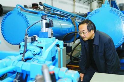 新春走基層:節(jié)日?qǐng)?jiān)守崗位的蘇州河水閘“守閘人”