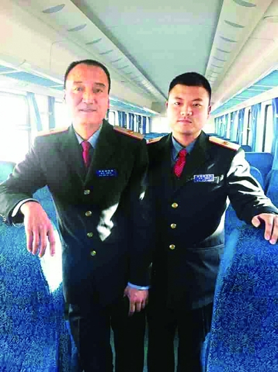 新春走基層:在一線 一對(duì)父子列車員的春運(yùn)