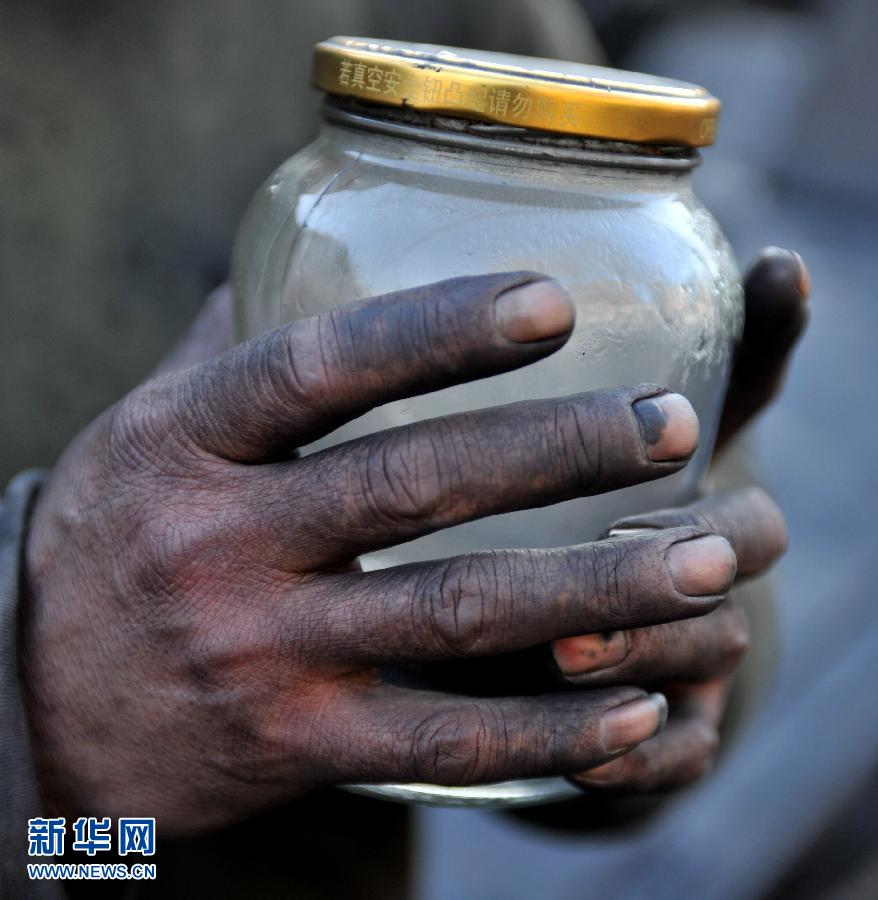 新春走基層：津城送煤工