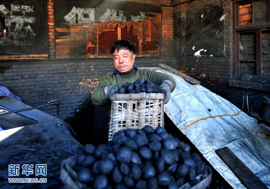 新春走基層：津城送煤工