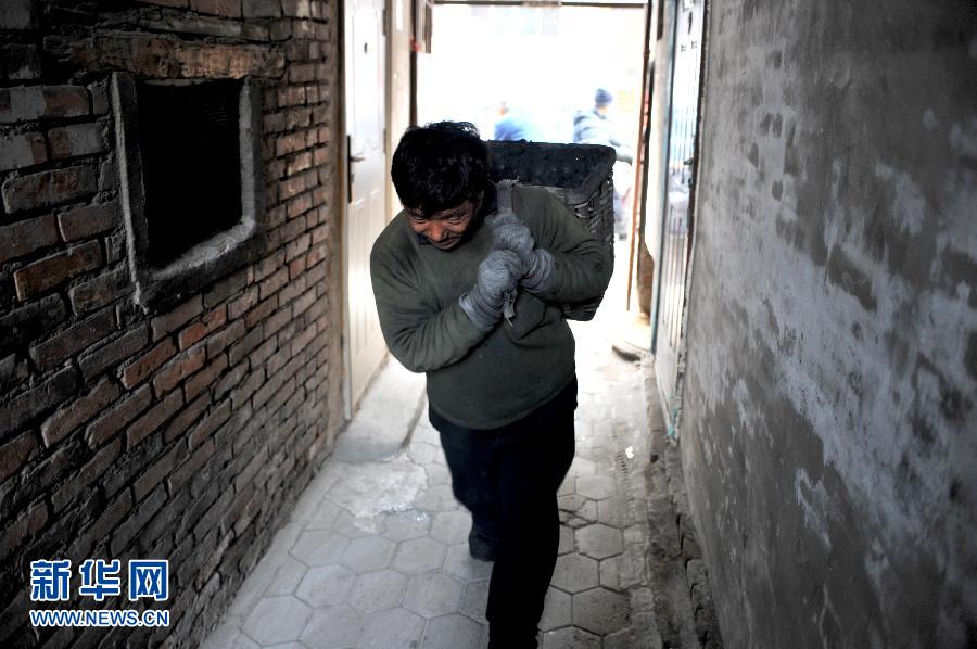 新春走基層：津城送煤工