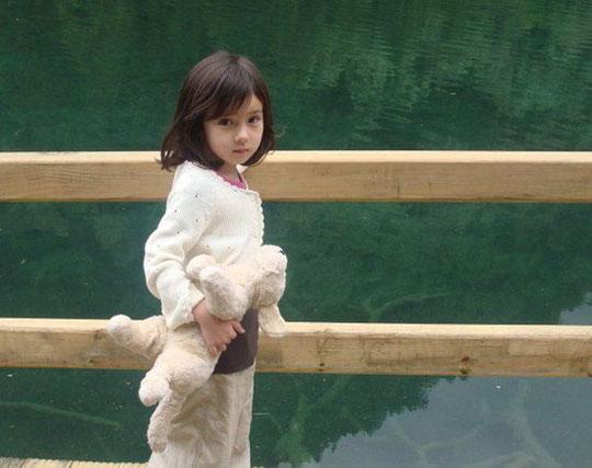 九寨溝最美小蘿莉爆紅 網友集呼“被秒殺”