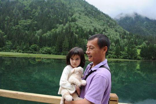 九寨溝最美小蘿莉爆紅 網友集呼“被秒殺”