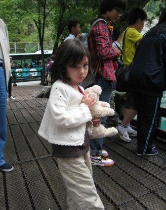 九寨溝最美小蘿莉爆紅 網(wǎng)友集呼“被秒殺”