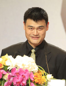 姚明正式宣布退役 9年NBA生涯巨人無法忘記的青春