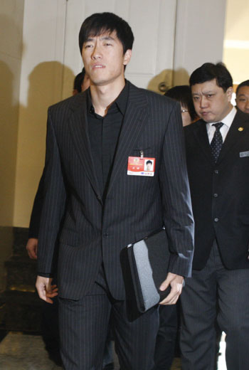 劉翔：第一次參加政協(xié)會(huì)議有點(diǎn)緊張[組圖]