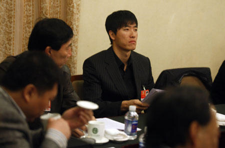 劉翔：第一次參加政協(xié)會(huì)議有點(diǎn)緊張[組圖]