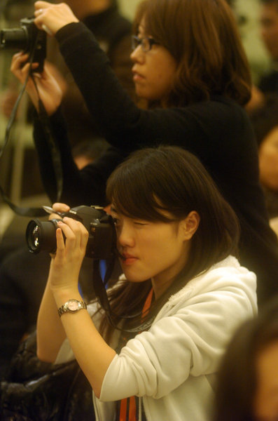 2010兩會：女記者身影