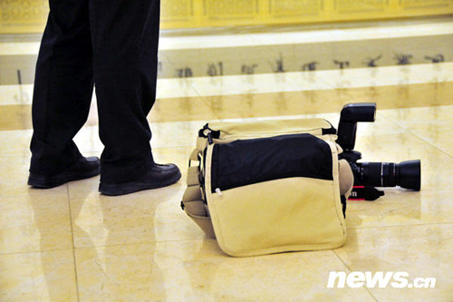 兩會攝影記者的百變身姿