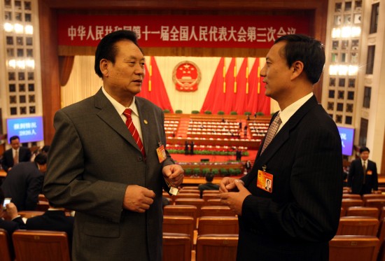 父子人大代表共同參加會(huì)議(圖)