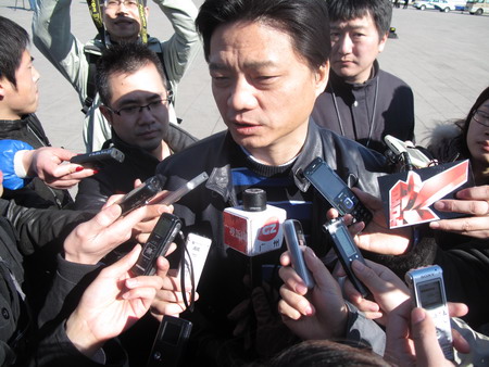 全國政協委員崔永元接受記者采訪