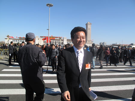 全國政協委員朱軍抵達會場