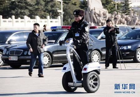 智能單警巡邏車服務兩會