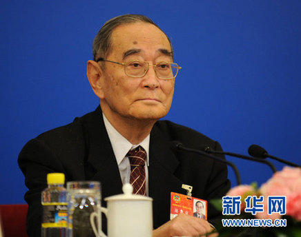 委員參加全國(guó)政協(xié)十一屆四次會(huì)議記者會(huì)