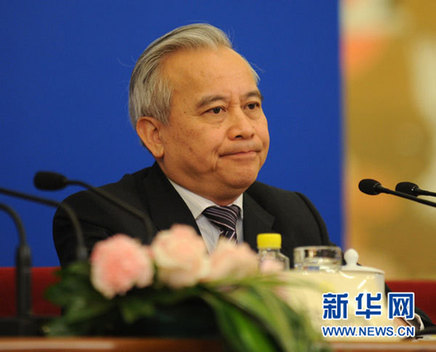 委員參加全國政協十一屆四次會議記者會